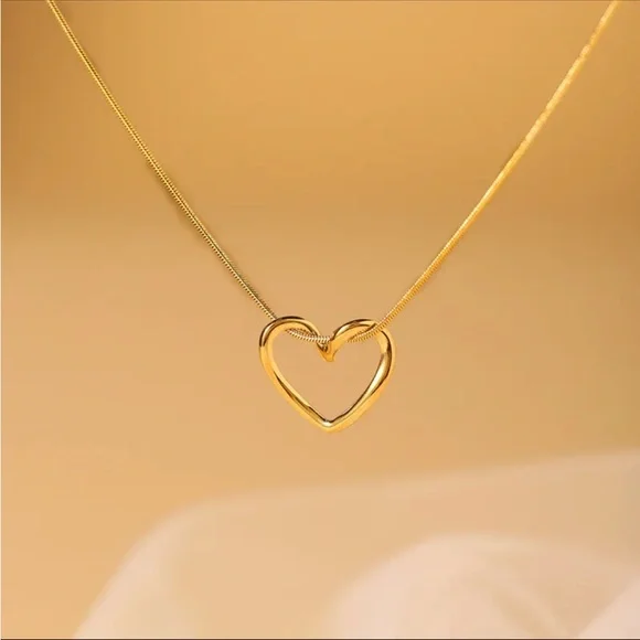 18K Gold Plated Heart Necklace - Picture 2 of 6